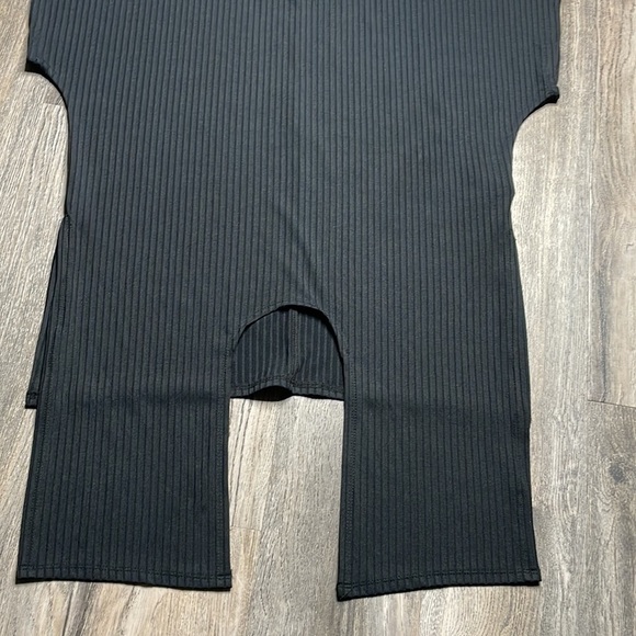 New Look Women’s Ribbed Black Short Sleeve Blouse with front Knot, size 6 - Picture 5 of 9